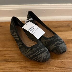 Old Navy Camouflage Women's Flats